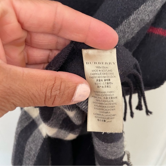 Burberry Scarf - Picture 7 of 9